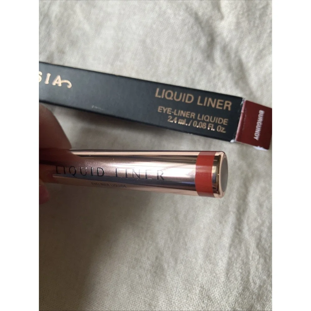 Anastasia Beverly Hills Liquid Matte Eye Liner 1 Pc *Burgundy Highly pigmented